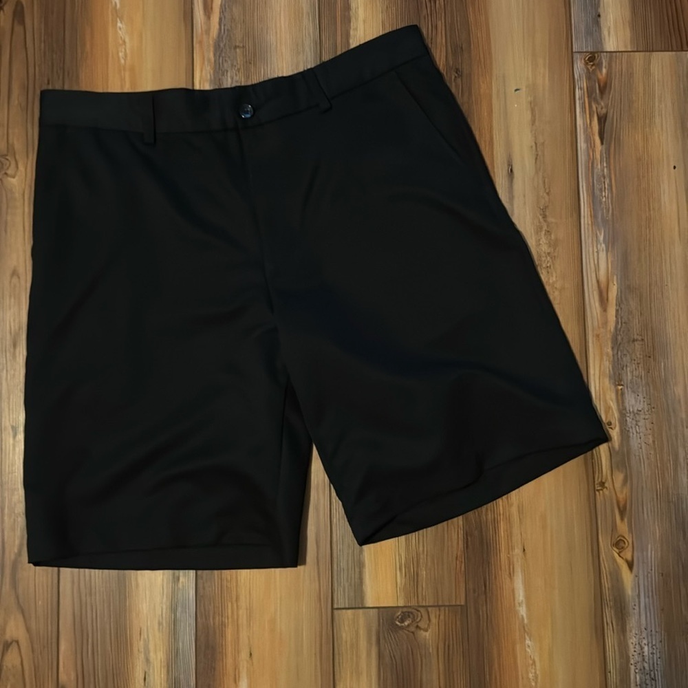 Greg Norman black shorts 34